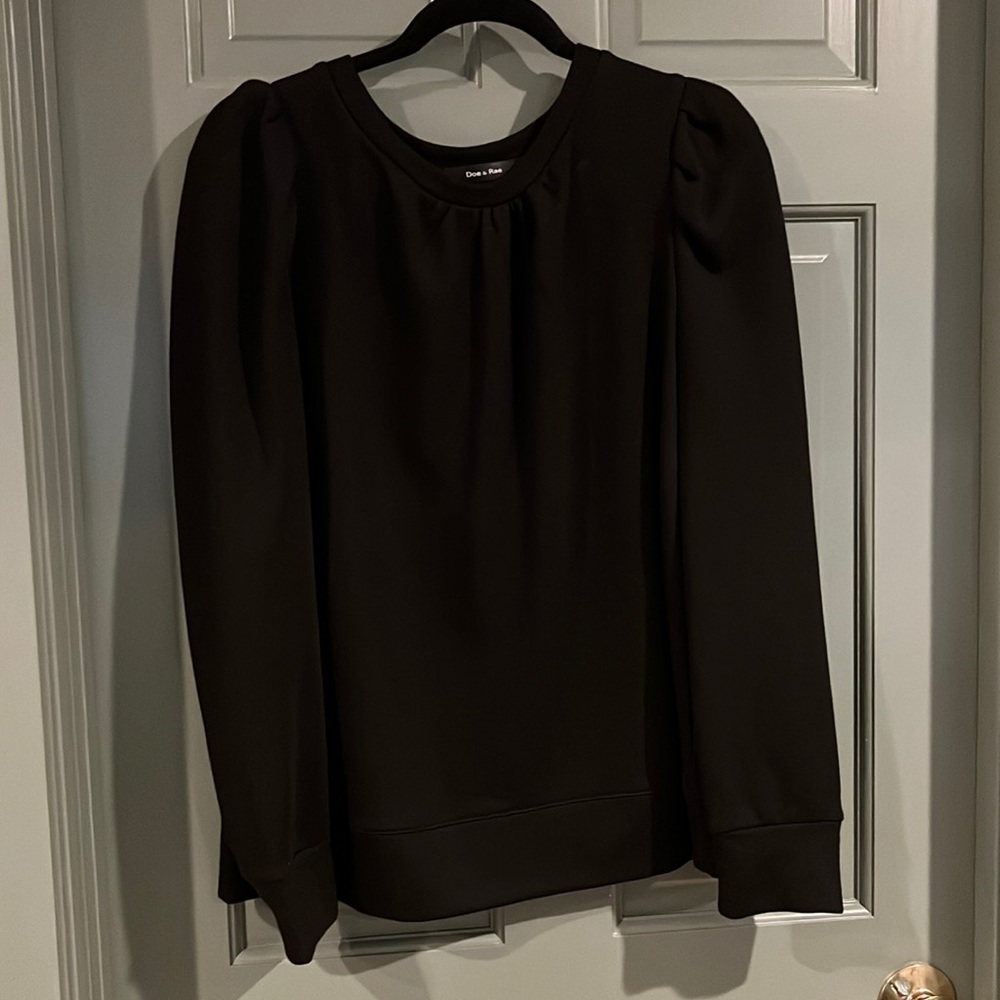 Ladies black sweatshirt.